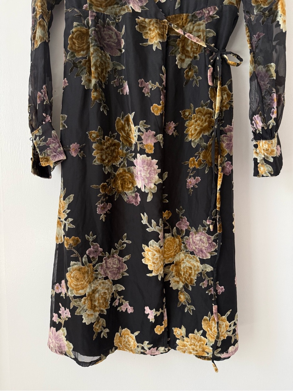 ASTR The Label Sonya Velvet Burnout Floral
Wrap Midi Dress - Picture 7 of 14